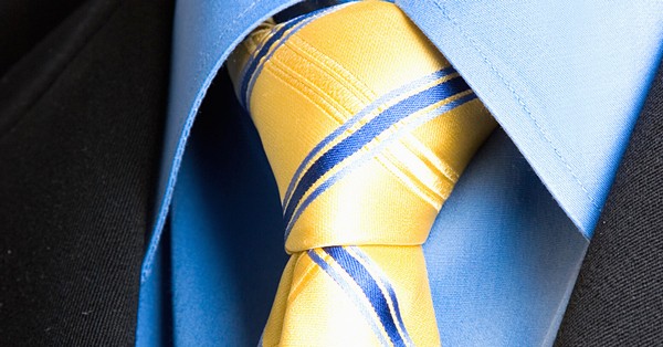 A nyakkendőt az anyaga nagy mértékben meghatározza. A szín és a mintázat mellett ez az a tulajdonság, amit érdemes megfontolni a modell kiválasztása során.