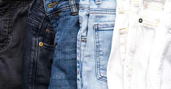 A farmer vagy jeans több okból is alapvető minőségi darab egy férfi ruhatárában. Sokoldalú és időtlen darab, amely könnyen kombinálható más ruhadarabokkal.