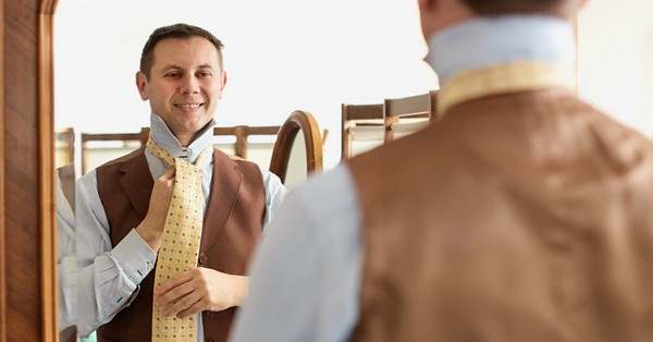 Az esztétikusan megkötött nyakkendő magabiztos és stílusos megjelenést kölcsönöz, így érdemes lehet időt fektetni az egyes kötési technikák elsajátításába.